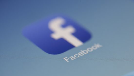 Facebook paga 20 dollari al mese gli utenti per spiare i loro cellulari