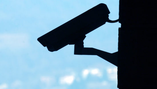 Videosorveglianza: le videocamere nei condomini vanno segnalate con cartelli chiari e visibili