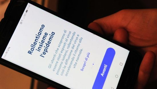 Immuni. Arcuri: “Attiva tra 2 settimane in tutta Italia”. Ma l’app di Stato non è per tutti i cittadini
