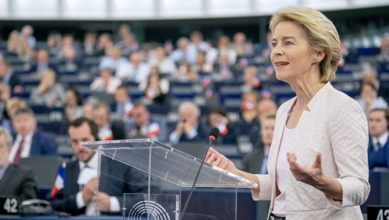 Pass digitale vaccinale. von der Leyen: “Proposta entro il mese”. Garante italiano”: Senza legge ad hoc illegittimo”